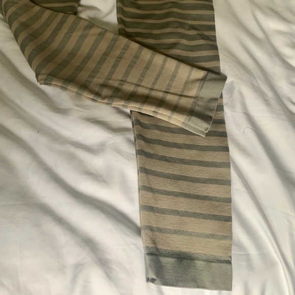 LIGHT GREY & LIGHT PINK LEGGINGS - Picture 3 of 4